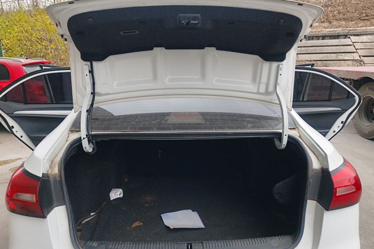 荣威360 2018款 PLUS 1.5L 手动豪华版机舱底盘23