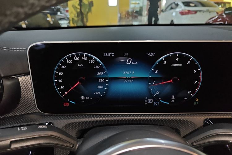 奔驰A级 2020款 改款 A 180 L 运动轿车特殊配置中控内饰14