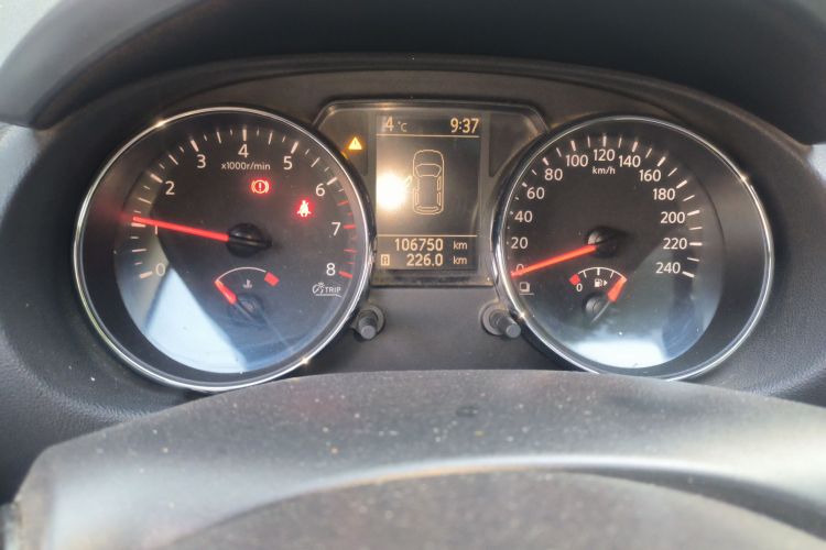 日产 逍客 2012款 1.6XE 风 5MT 2WD中控内饰15