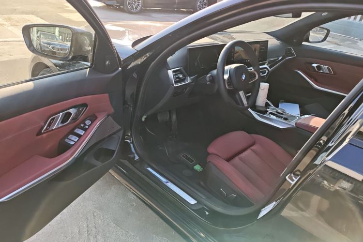 宝马3系 2024款 325i M运动曜夜套装中控内饰20