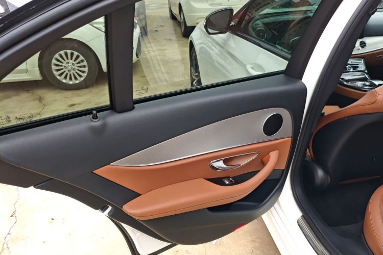 奔驰E级 2017款 E 200 运动型 4MATIC中控内饰49