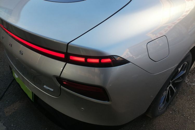 小鹏P7 2022款 586G车身外观9