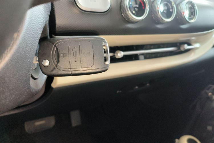 五菱汽车 五菱缤果 2023款 333km 快享款中控内饰7001