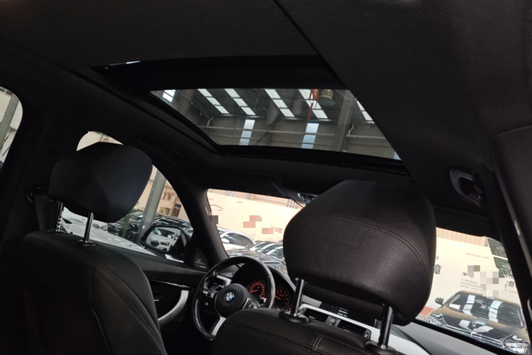 宝马3系GT 2018款 320i M运动型中控内饰22