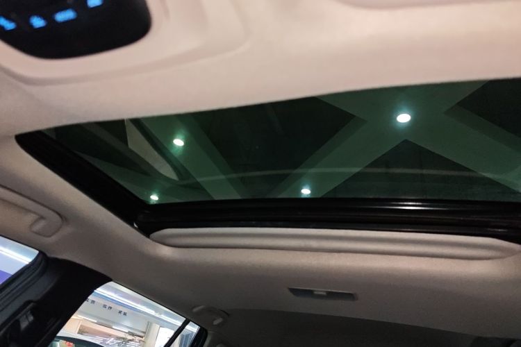 丰田 卡罗拉锐放 2022款 2.0L 精英版中控内饰22