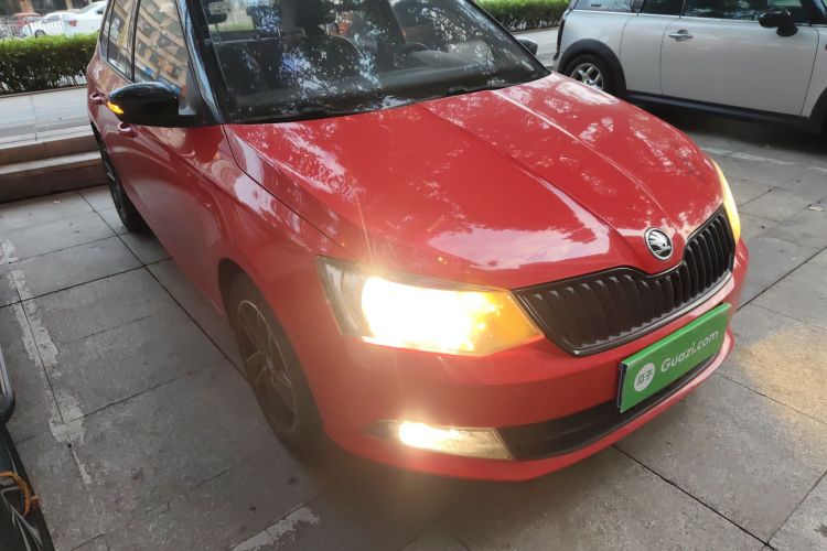 斯柯达 晶锐 2015款 1.6L 自动运动版车身外观3