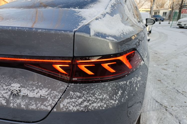 比亚迪 秦PLUS 2024款 荣耀版 DM-i 55KM领先型车身外观9