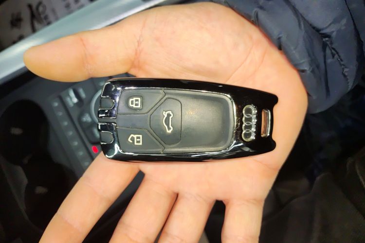 奥迪A4L 2017款 40 TFSI 时尚型中控内饰11