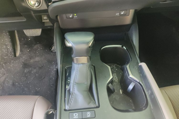 雷克萨斯ES 2023款 200 卓越版中控内饰18