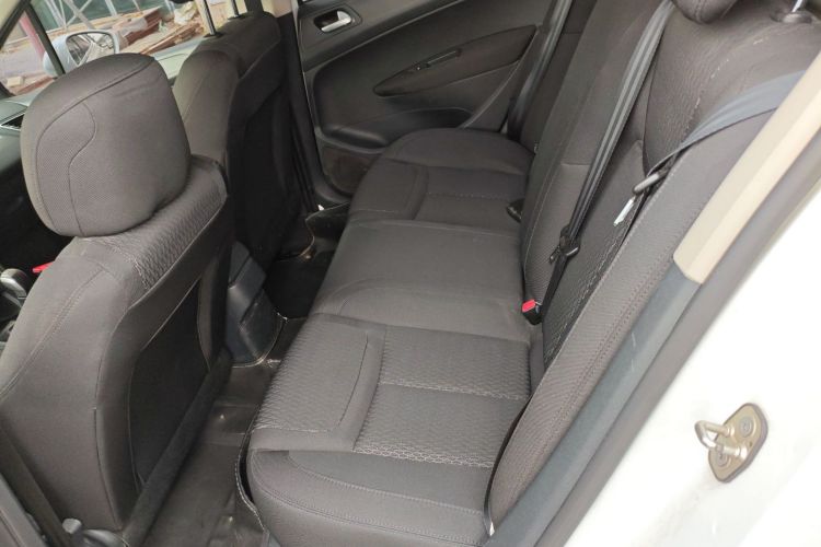 标致308 2014款 乐享版 经典 1.6L 手动优尚型中控内饰21