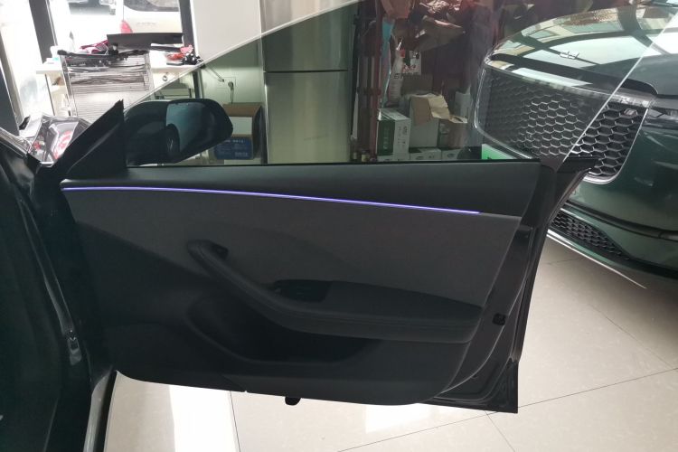 特斯拉 Model 3 2025款 后轮驱动版中控内饰7005