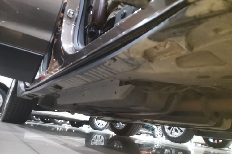 别克 昂科威 2019款 28T 四驱精英型 国VI机舱底盘29