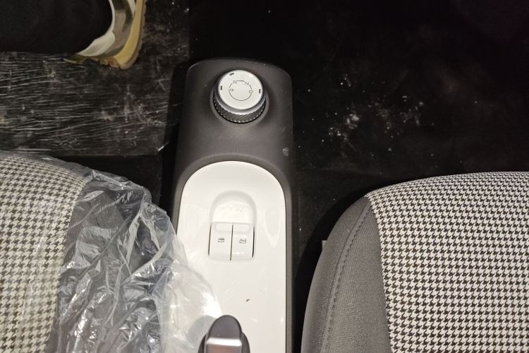 五菱汽车 宏光MINIEV 2024款 第三代 215km 青春版中控内饰18