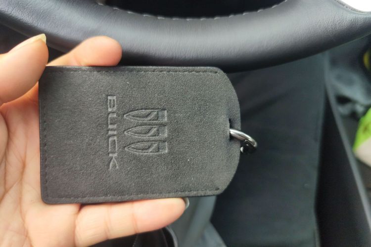 别克 君越 2023款 28T 越尊版中控内饰11