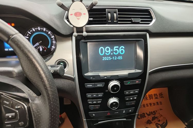 哈弗H2 2016款 红标 1.5T 手动两驱豪华型中控内饰16