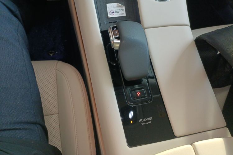 鸿蒙智行 问界M5 2022款 增程后驱标准版中控内饰18