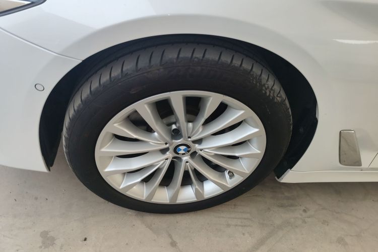 宝马5系 2019款 改款 530Li 领先型 豪华套装车身外观35