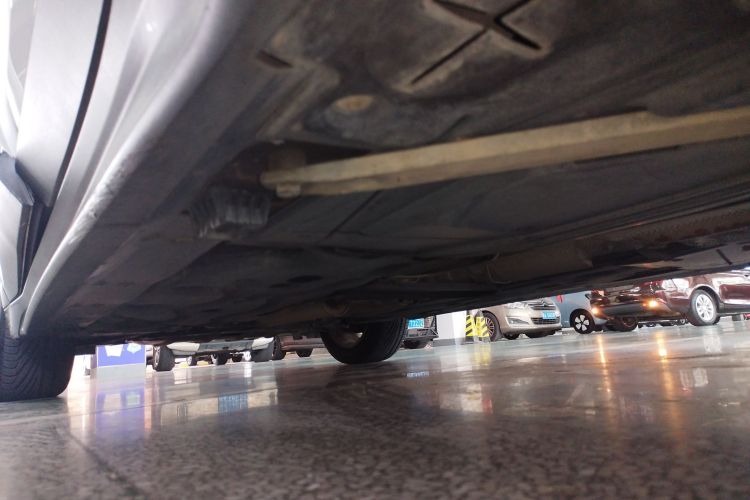 宝马X1 2016款 sDrive18Li 时尚型机舱底盘30