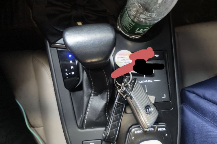 雷克萨斯UX 2020款 260h 探·酷版中控内饰18