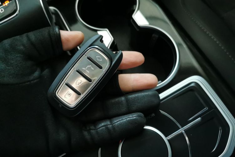 红旗HS7 2021款 2.0T DCT两驱智联旗畅版中控内饰11