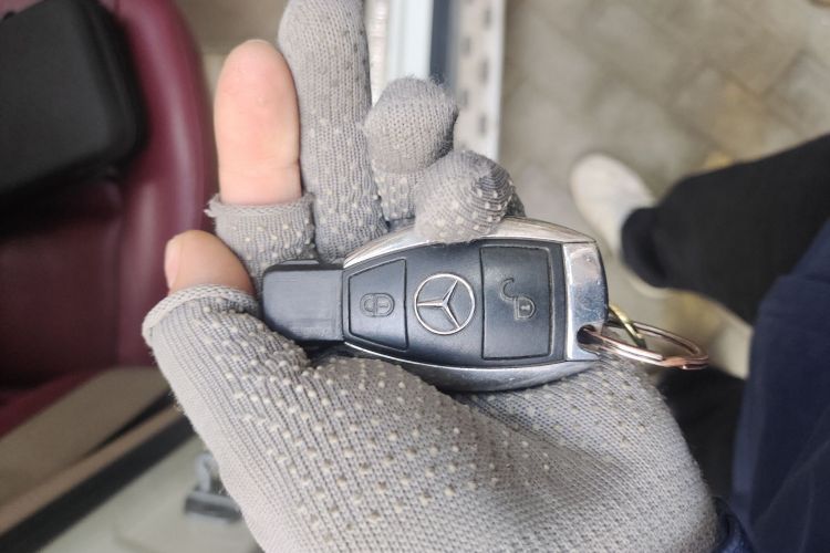 奔驰GLK级 2012款 GLK 300 4MATIC 动感型中控内饰7001