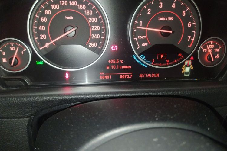 宝马3系 2019款 320i M运动套装中控内饰15