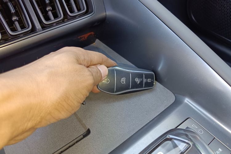 比亚迪 宋L EV 2025款 智驾版 662km 激光雷达卓越型中控内饰7001