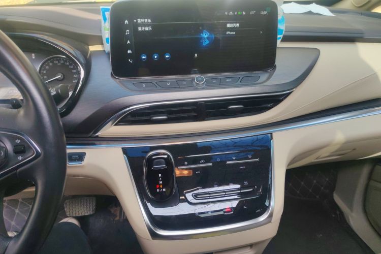 别克GL8 2023款 陆上公务舱 652T 豪华型中控内饰16