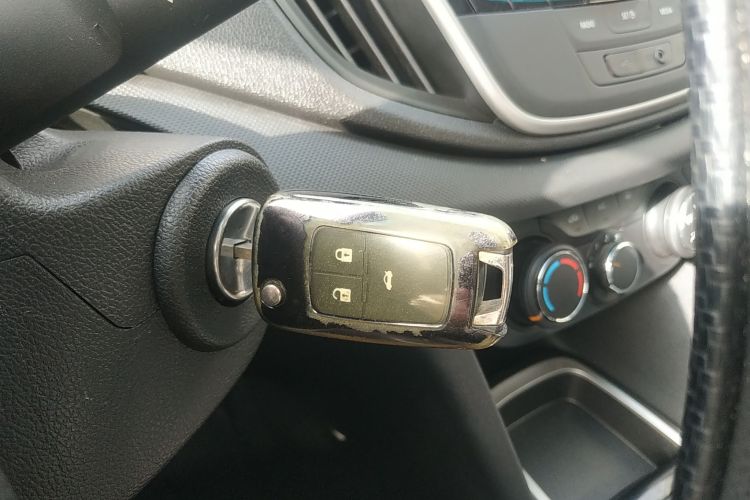 雪佛兰 科沃兹 2016款 1.5L 手动欣享版中控内饰11