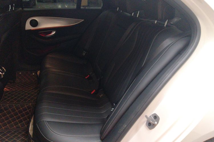 奔驰E级(进口) 2019款 E 260 运动版 4MATIC中控内饰21