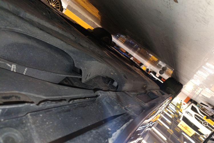 丰田 皇冠 2018款 2.0T 运动版局部细节9002