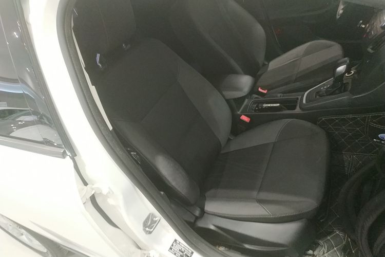 福特 福克斯 2015款 两厢 1.6L 自动舒适型局部细节41