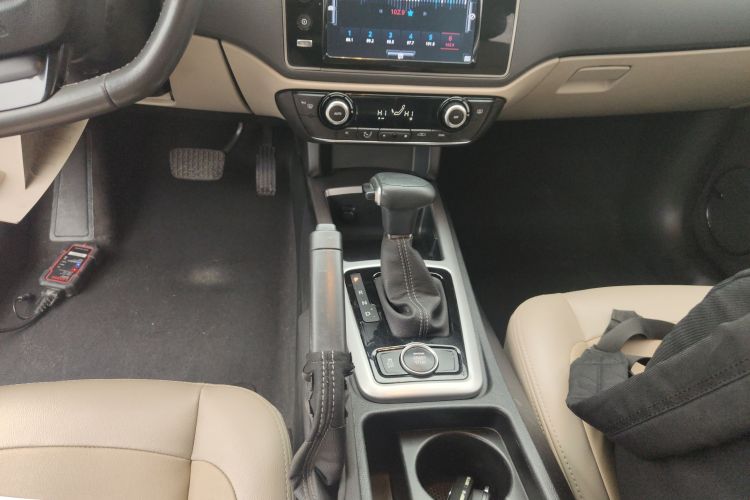 观致3 2014款 三厢 1.6L 自动致悦型中控内饰18