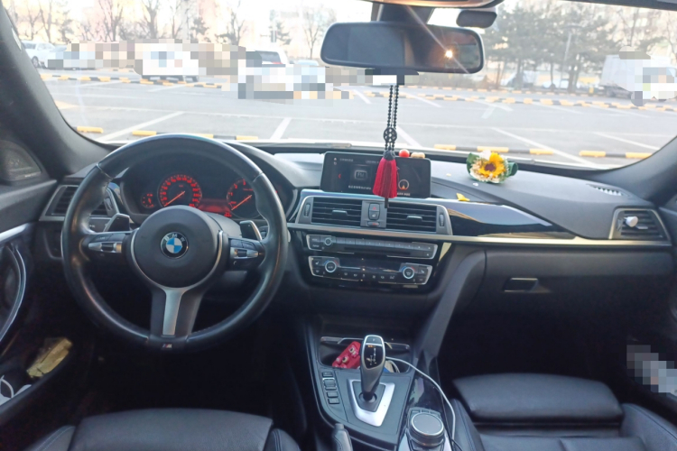 宝马3系GT 2020款 320i M运动曜夜版中控内饰12