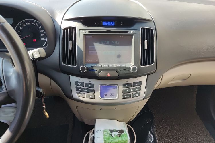 现代 悦动 2011款 1.6L 自动豪华型中控内饰16