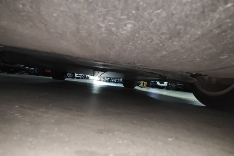 特斯拉 Model Y 2022款 长续航全轮驱动版局部细节9008