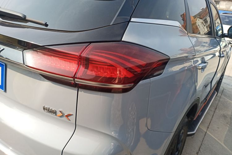 吉利汽车 2022款 博越X 1.8TD DCT智慧型车身外观9