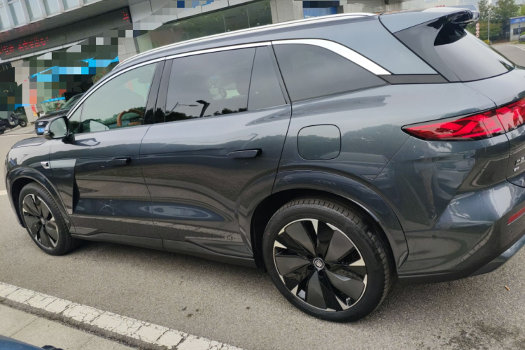 比亚迪 唐L 2025款 EV 600KM四驱激光雷达旗舰型车身外观4