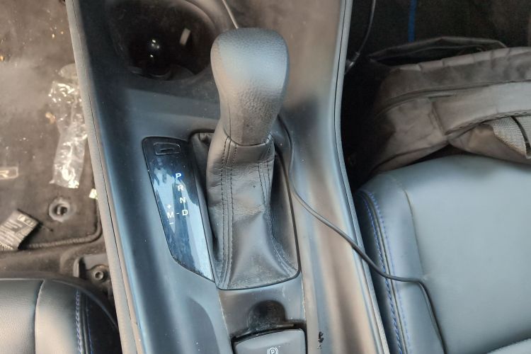 丰田C-HR 2023款 2.0L 领先版中控内饰18