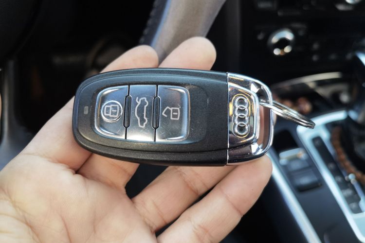 奥迪A5 2012款 2.0TFSI Coupe quattro中控内饰7001