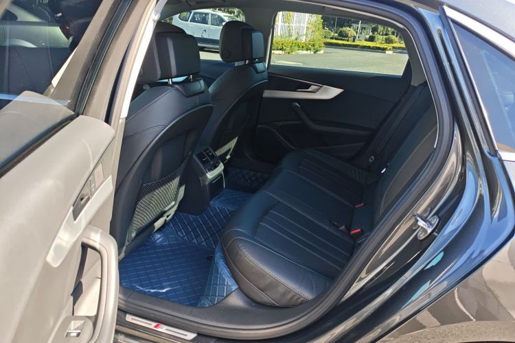 奥迪A4L 2020款 40 TFSI quattro 豪华动感型中控内饰7004