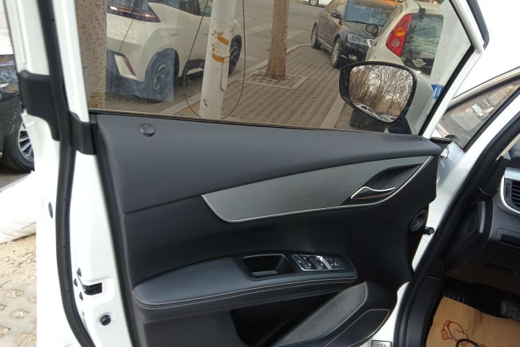 比亚迪 宋MAX 2021款 升级版 1.5T 自动豪华型 7座中控内饰7007