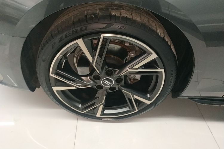 奥迪A4L 2024款 40 TFSI quattro RS套件燃速型车身外观6007