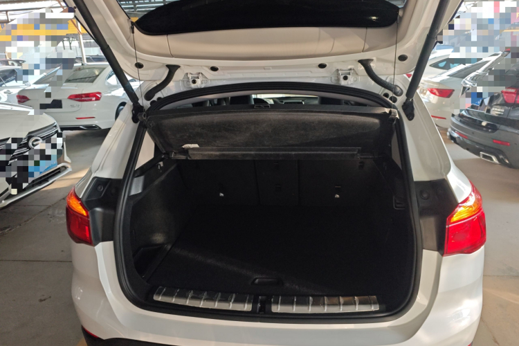 宝马X1 2016款 sDrive18Li 时尚型机舱底盘23