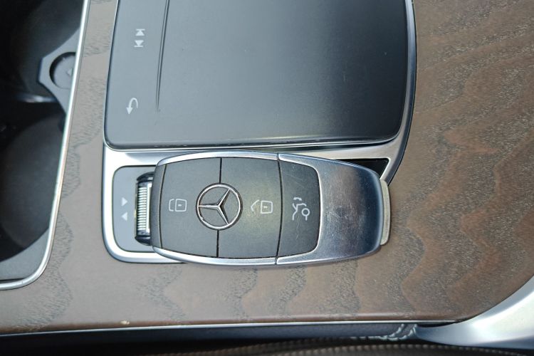 奔驰GLC 2022款 改款 GLC 260 L 4MATIC 豪华型中控内饰11