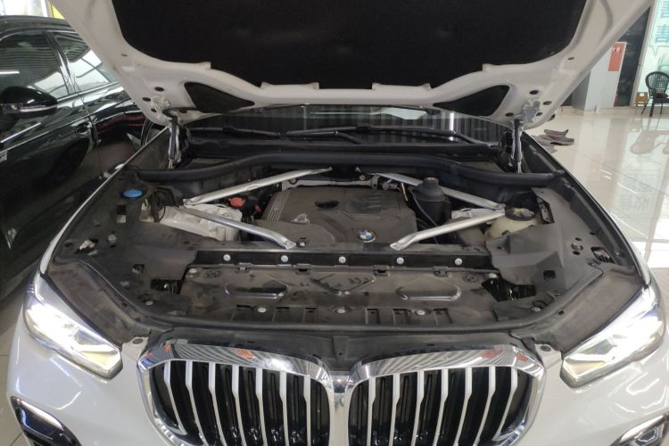 宝马X5(进口) 2019款 xDrive30i M运动套装机舱底盘24