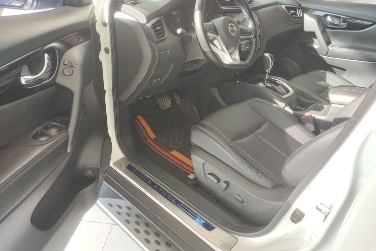 日产 奇骏 2020款 2.0L XL ITS CVT 2WD智联舒适版中控内饰20