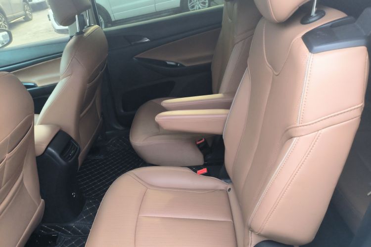 别克GL6 2021款 323T 轻混动互联豪华型中控内饰21