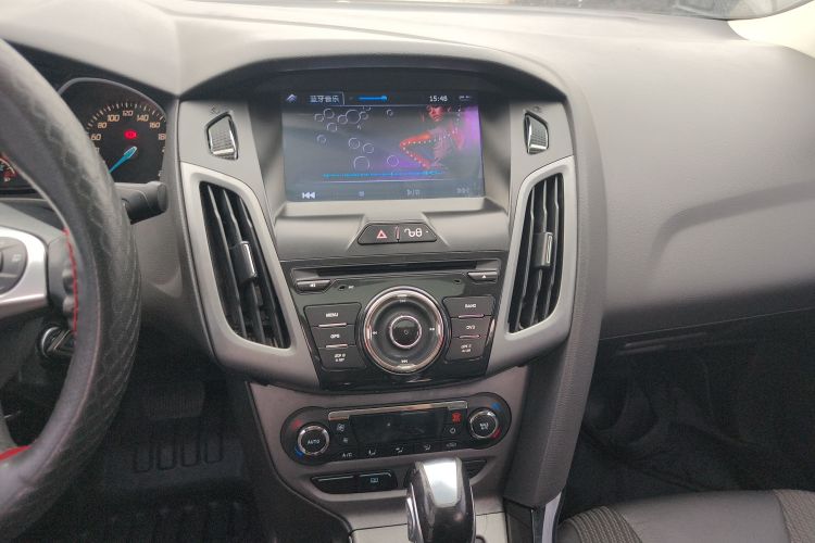 福特 福克斯 2012款 三厢 1.6L 自动风尚型中控内饰16