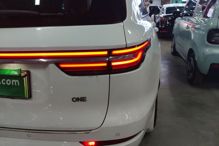 理想汽车 理想ONE 2021款 增程6座版车身外观9